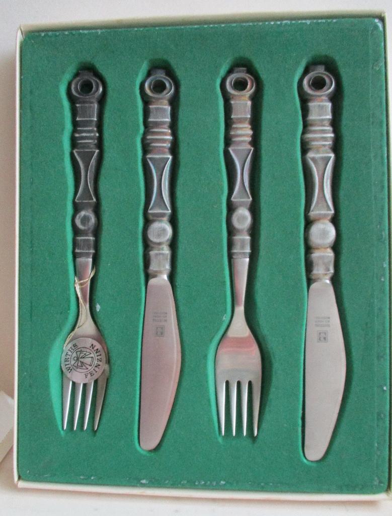 2dlg. x 2 ONTBIJTSET -BRABANT-STIJL-Wirths Bestecke - TIN, Maison & Meubles, Cuisine | Couverts, Envoi, Neuf, Autres matériaux