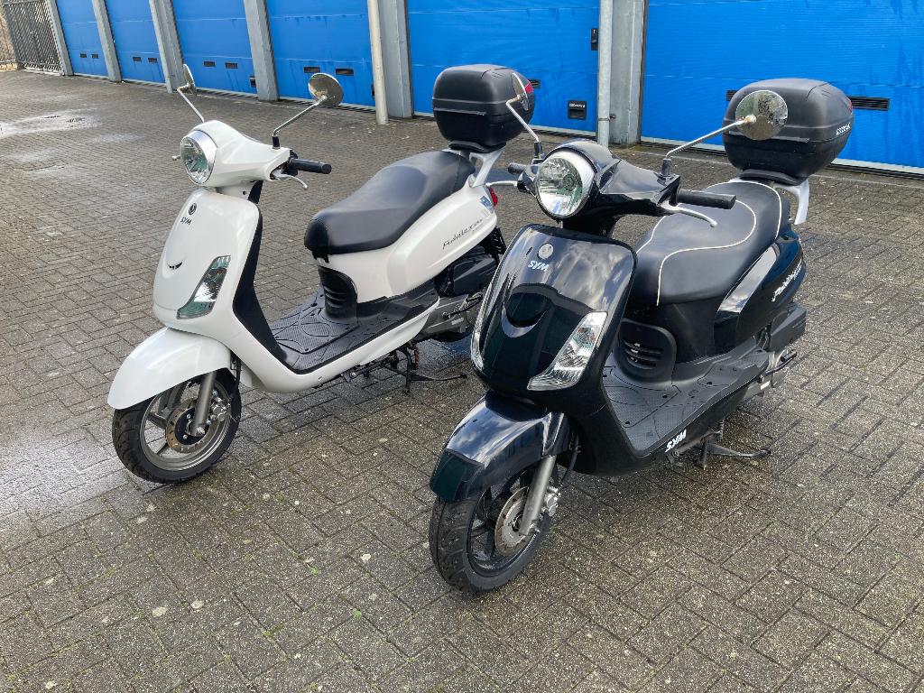 2 X SYM FIDDLE II 125 CC WEINIG KM  1X 118 KM 1X 305 KM !!, Vélos & Vélomoteurs, 125 cm³, Enlèvement, Fiddle, Essence