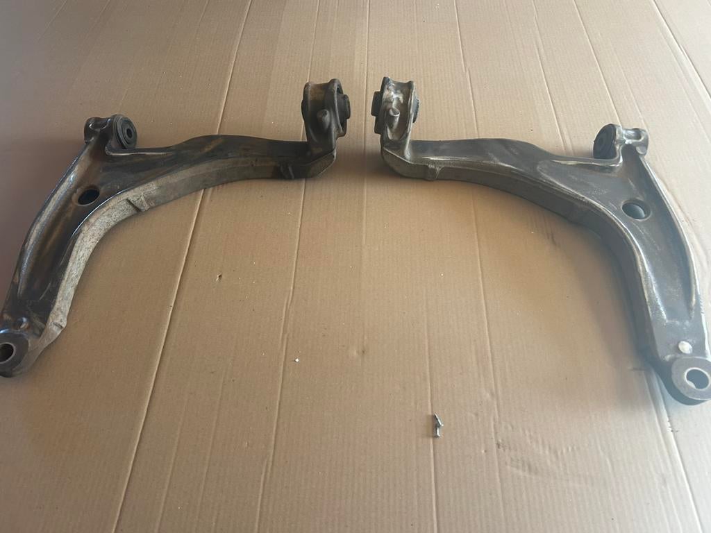 Bras suspension vw T5 bien lire l annonce, Enlèvement