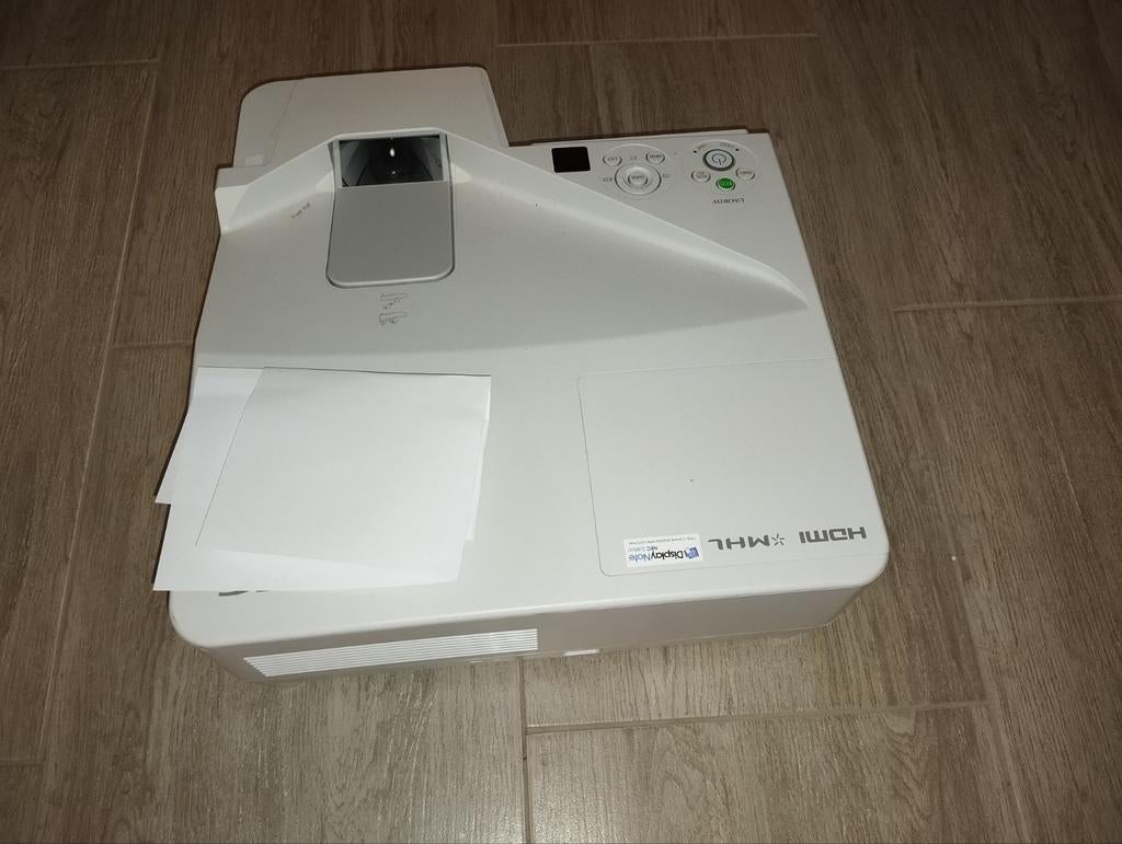 NEC Ultra short throw beamer UM 301W, Ophalen