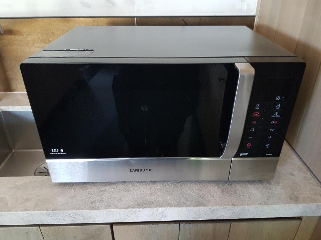 microgolfoven samsung met grill, Ophalen, Grill, Zo goed als nieuw, Draaiplateau
