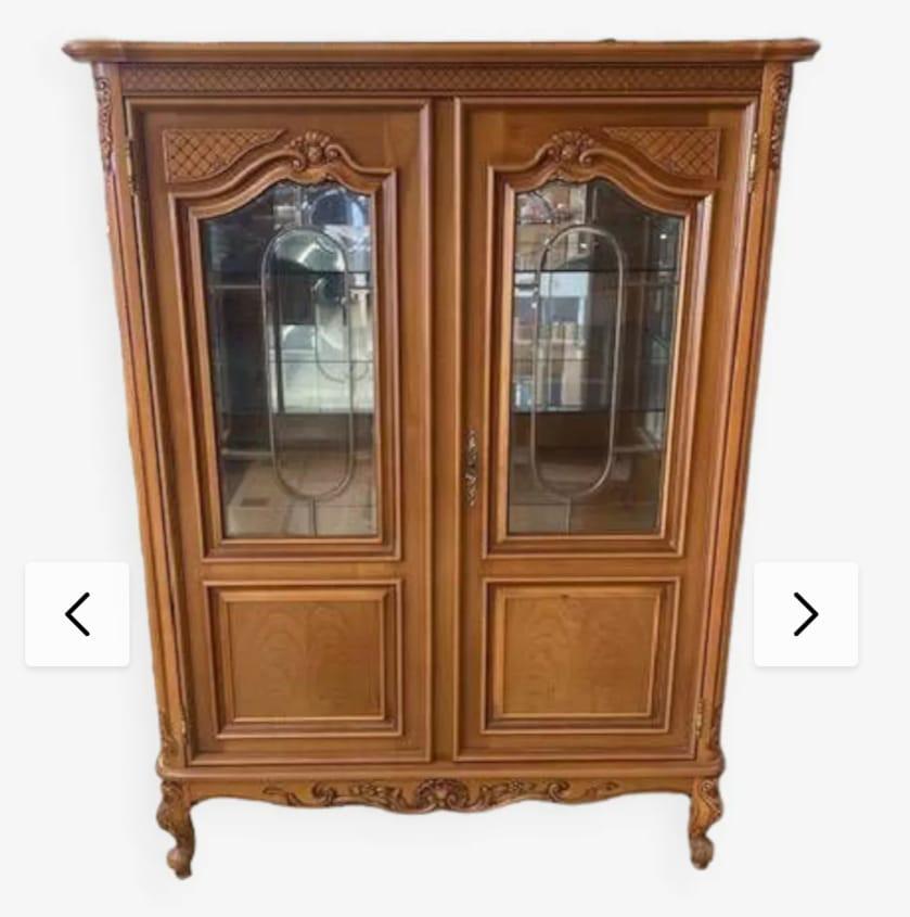 Vitrine met 2 deuren in massief hout., Ophalen, Zo goed als nieuw, Glas