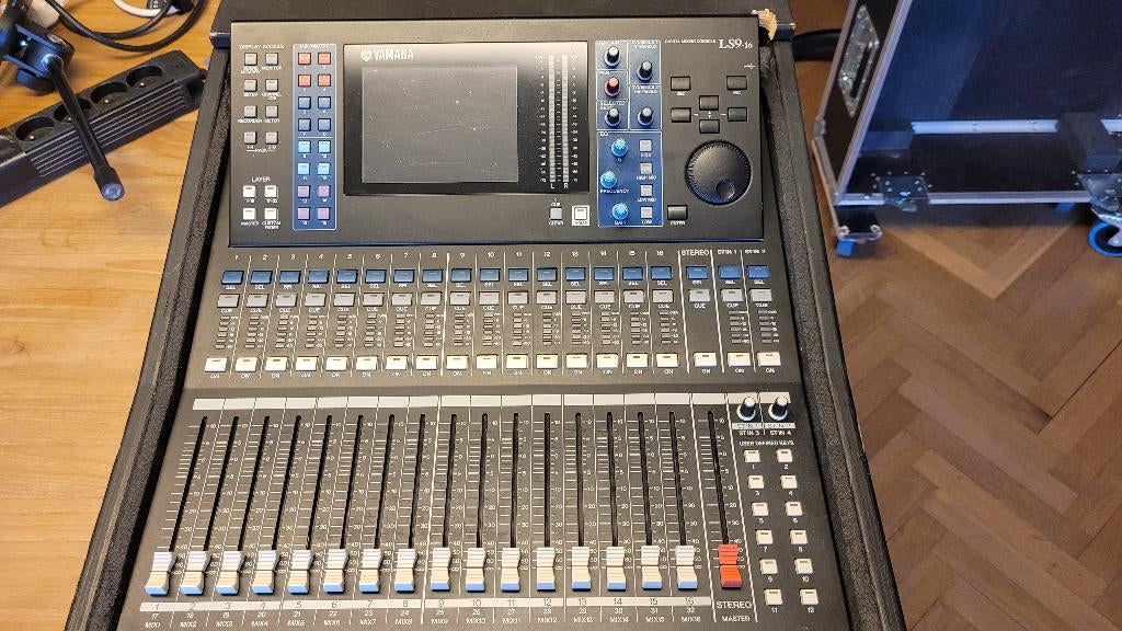 Yamaha LS9/16 digitale audio mengtafel, Muziek en Instrumenten, Mengpanelen, Gebruikt, 10 tot 20 kanalen, Microfooningang, Ophalen