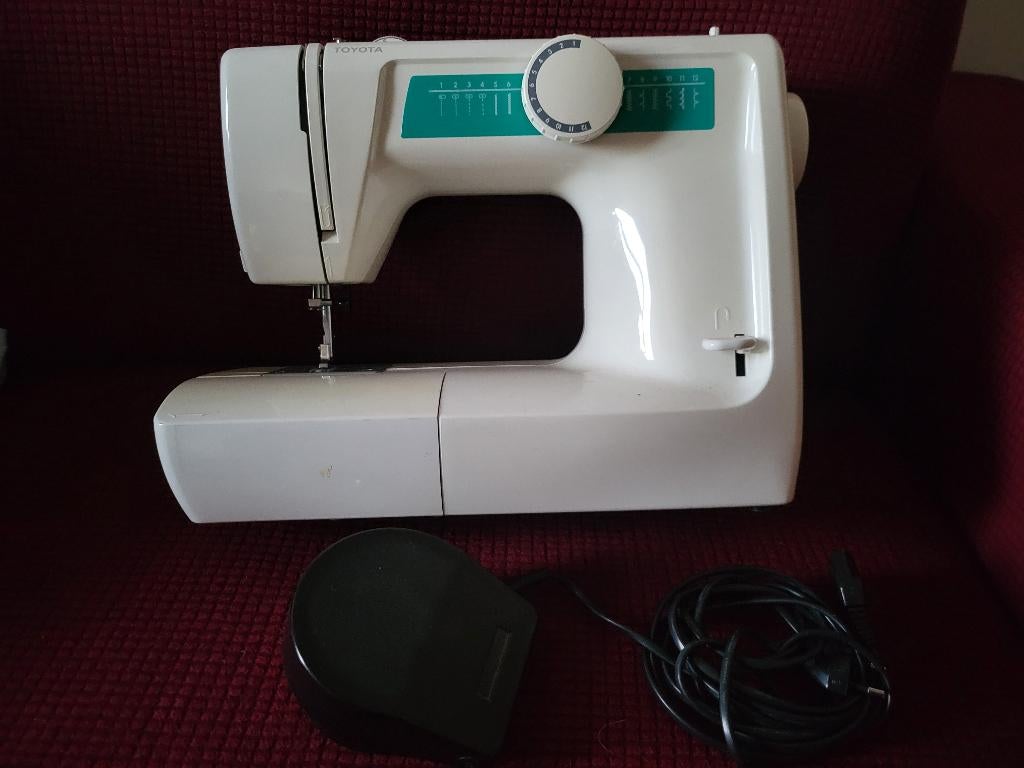 Machine à coudre Toyota RS2000 BSDU serie réparation&pièces, Hobby & Loisirs créatifs, Machines à coudre & Accessoires, Utilisé