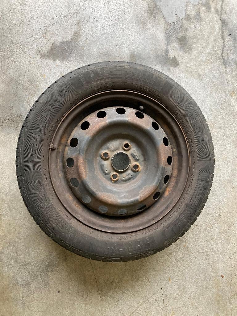 4 jantes et pneus toyota Yaris, Autos : Pièces & Accessoires, Pneus & Jantes, 15 pouces, Pneus été, 185 mm, Pneu(s)