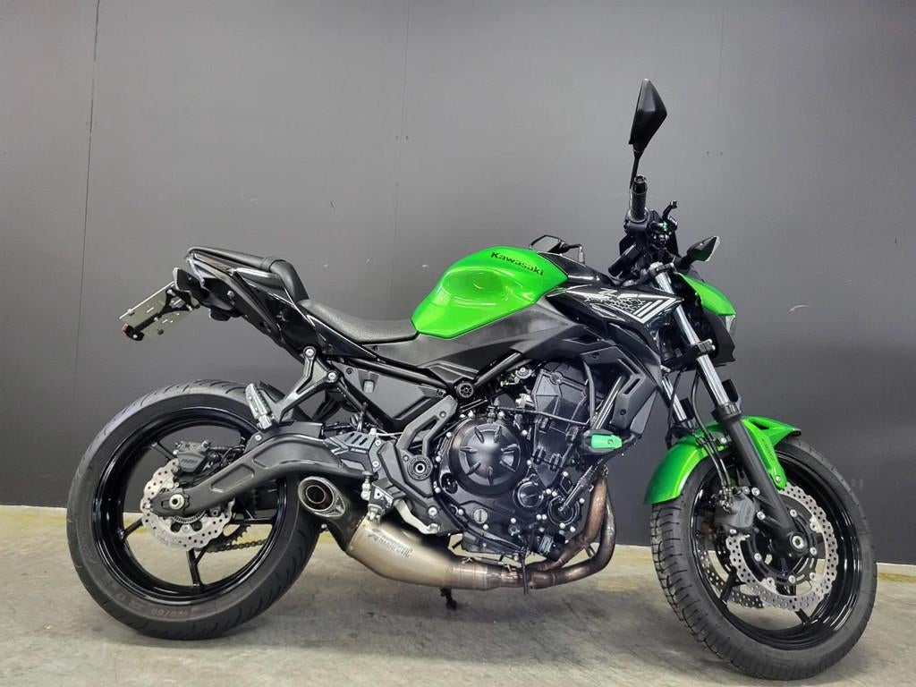 Kawasaki Z 650 met Akrapovic en accessoires (bj 2020), Bedrijf, Meer dan 35 kW, Overig, 650 cc