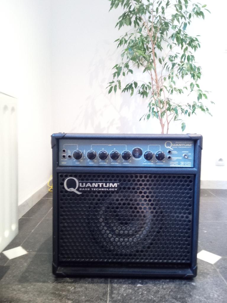 Ampli basse Hughes & Kettner Quantum QC 310 (250W), Enlèvement, Comme neuf, Guitare basse, 100 watts ou plus