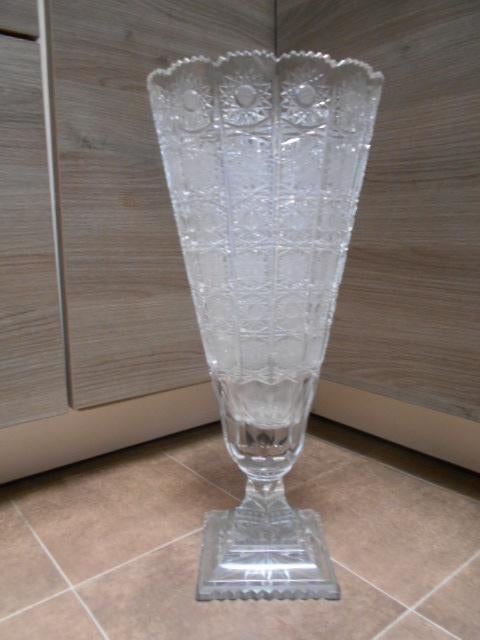 Prachtige grote vaas op voet - Boheems kristal, Ophalen