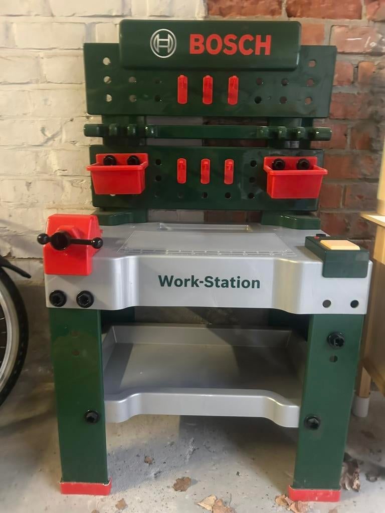 Table de travail Bosh avec accessoires et effets sonores, Enlèvement, Utilisé