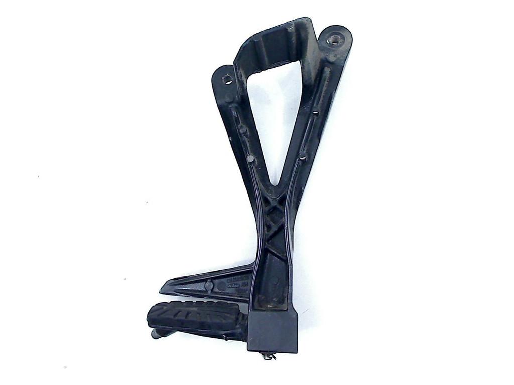 REPOSE PIEDS SUPPORT ARRIÈRE DROIT KTM (90503049000), Dhr. S. di Majo, Utilisé, Info@cama-motorparts.nl, P.J. Troelstraweg 8 8
3144 CX  MAASSLUIS, NL