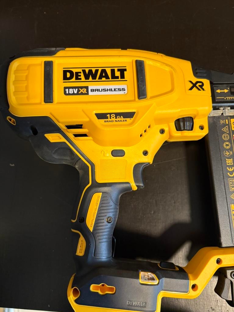 Cloueuse à pain sans balais DeWalt DCN680NT 18 V XR, Enlèvement ou Envoi, Comme neuf