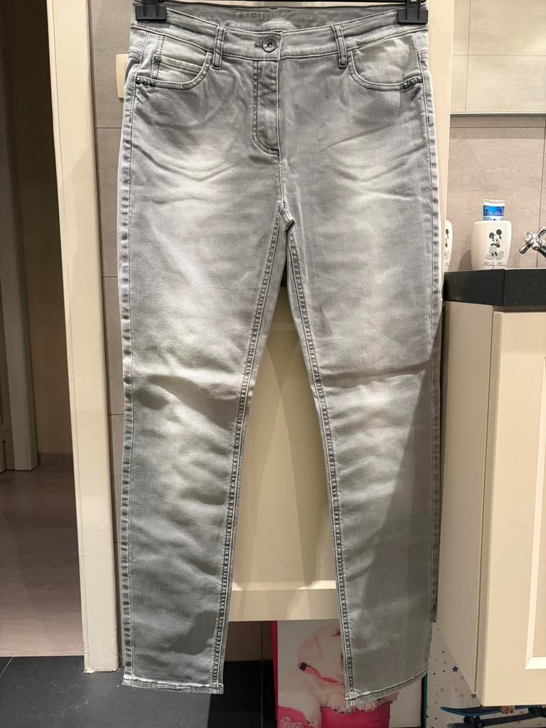 Grijze jeans van Taifun (B42)., Kleding | Dames, Spijkerbroeken en Jeans, Ophalen of Verzenden, Zo goed als nieuw, Grijs, W33 - W36 (confectie 42/44)