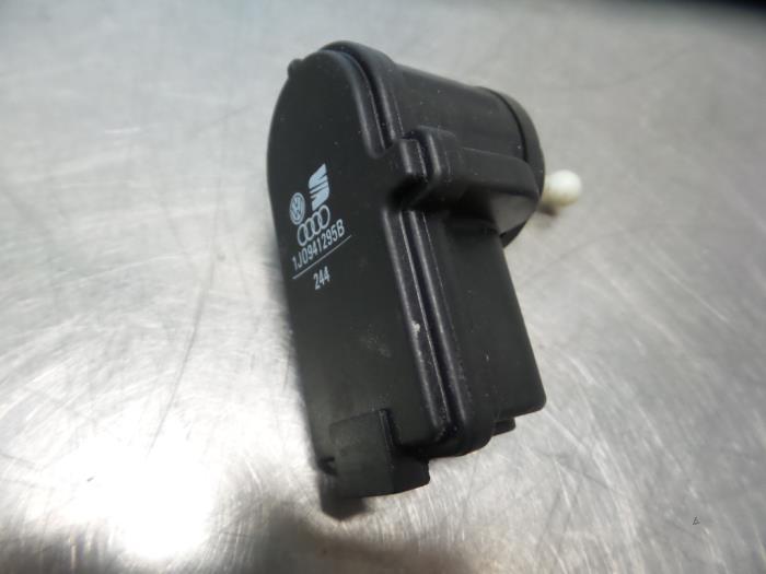 Moteur phare d'un Volkswagen Polo (Polo 01-), Volkswagen, -, 3 mois de garantie, Utilisé