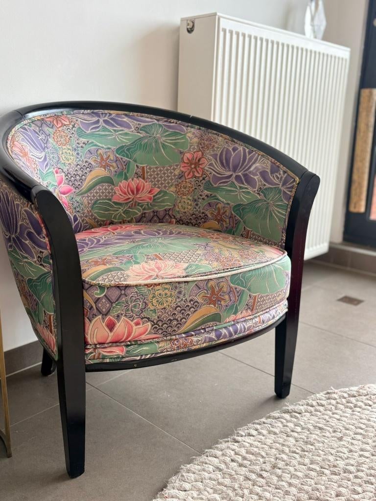 Bloemen gestoffeerde stoel, Ophalen