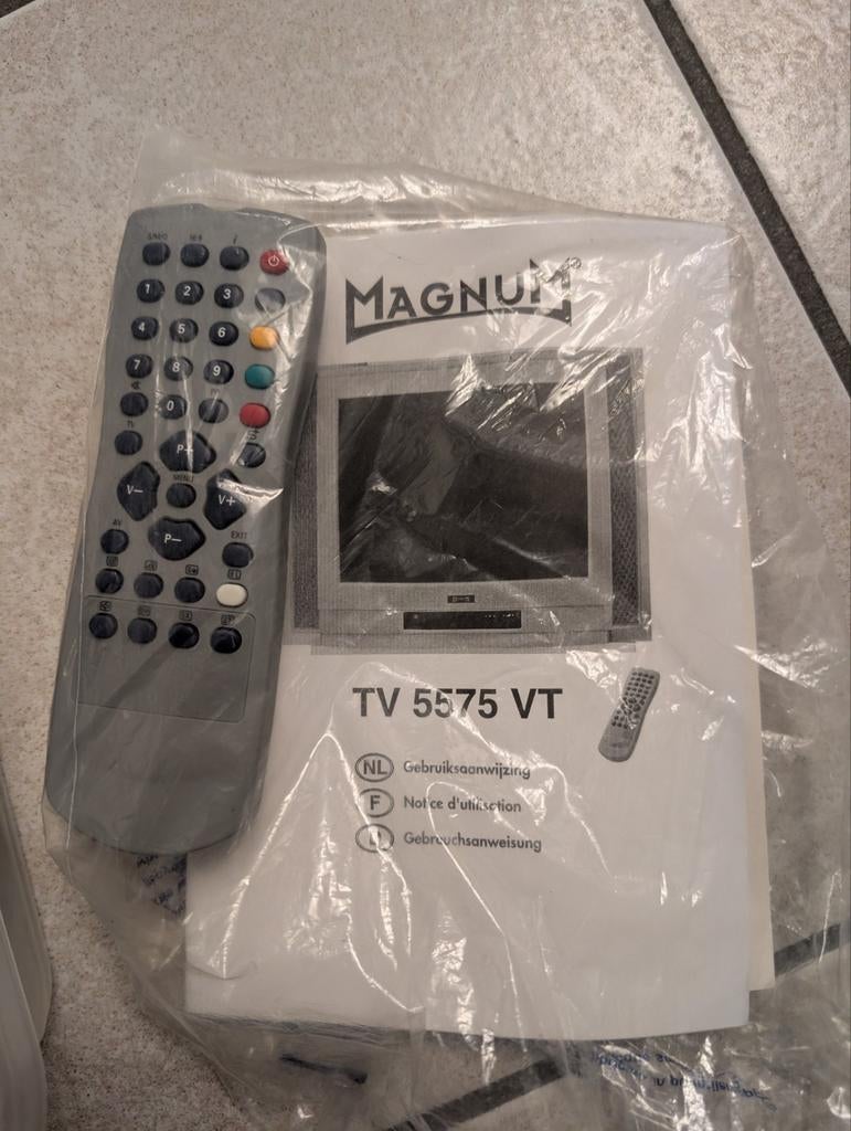 Handleiding en afstandsbediening MAGNUM TV 5575 VT, Audio, Tv en Foto, Afstandsbedieningen, Ophalen of Verzenden, Zo goed als nieuw