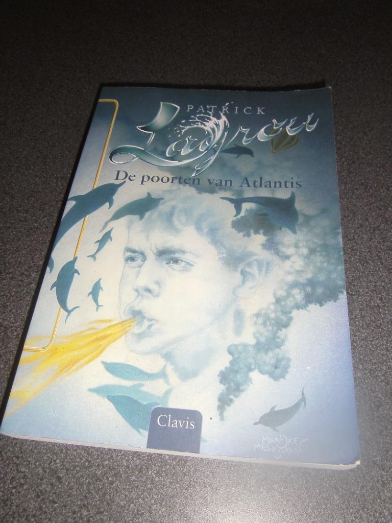 boek :  de poorten van Atlantis Patrick Lagrou, Boeken, Ophalen of Verzenden, Fictie