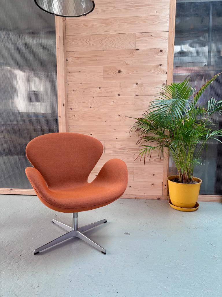 Fritz Hansen Swan Chair (recent herstoffeerd), Ophalen, Info@fritzhansen.com, Minder dan 75 cm, Fritz Hansen