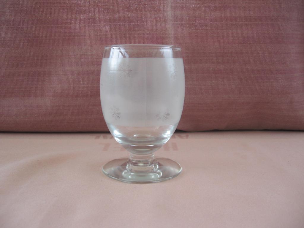 Ricard 1 ballon glas met kleine sneeuwvlokjes., Ophalen of Verzenden, Zo goed als nieuw, Gebruiksvoorwerp