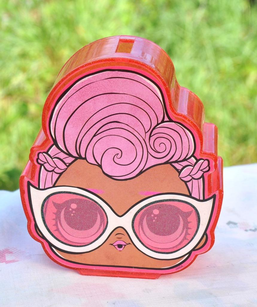 tirelire en plastique rouge lol surprise, Collections, Tirelires, Enlèvement ou Envoi, Utilisé, Synthétique, Autres thèmes