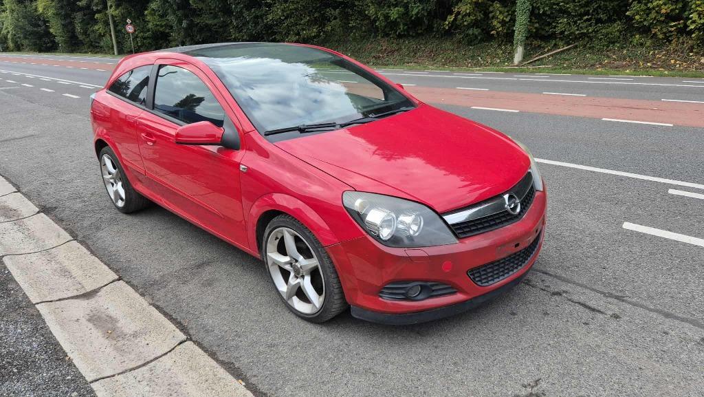 Opel Astra 1.3 TD : Marchand ou pour pieces, Autos, Rouge, Achat, Boîte manuelle, Noir