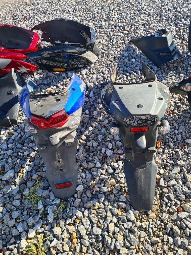 Housses et garde-boue arrière Sym Orbit 2en3 également en zi, Vélos & Vélomoteurs, Enlèvement ou Envoi