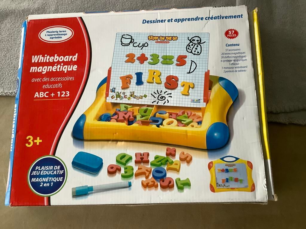 Tableau magnétique à lettres et chiffres, Enfants & Bébés, Enlèvement, Utilisé, Découverte