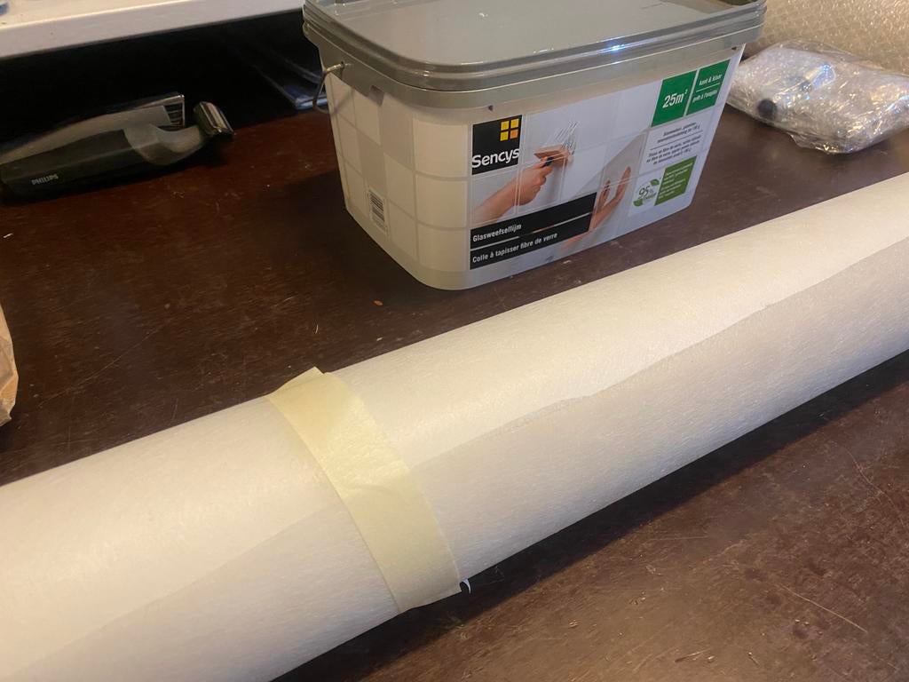 rol glasvezelvlies behang en halve pot lijm, Maison & Meubles, Ameublement | Papier peint, Enlèvement, 10 à 25 m², Blanc, Glasvlies