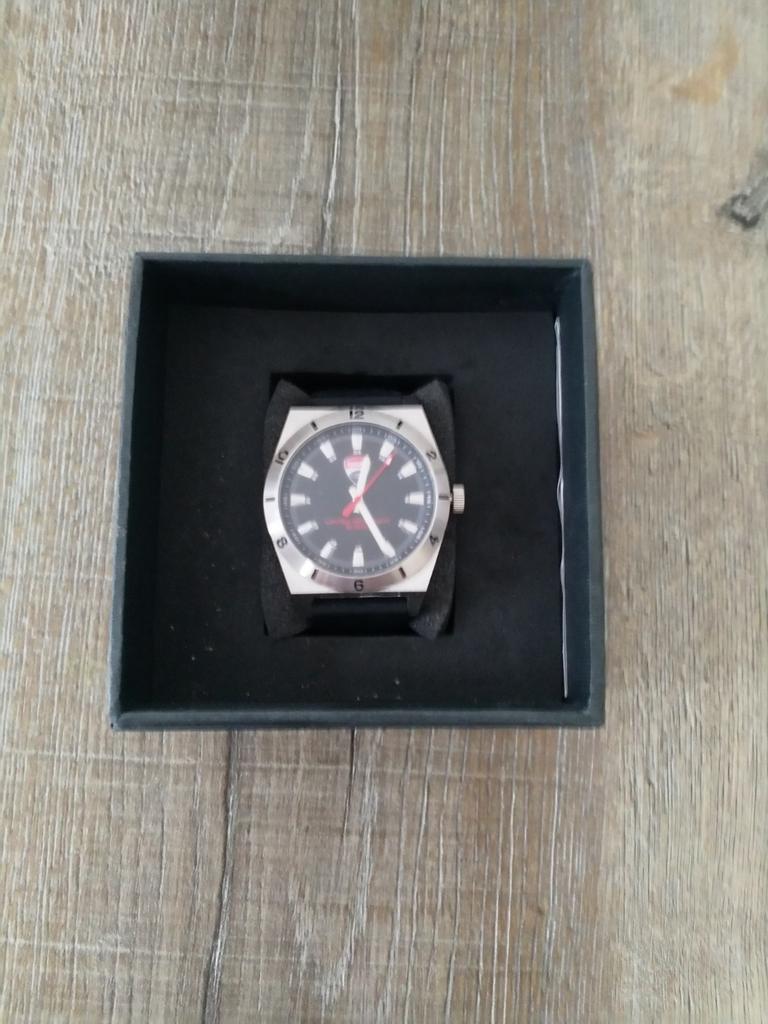 Horloge Ducati, Motoren, Ophalen