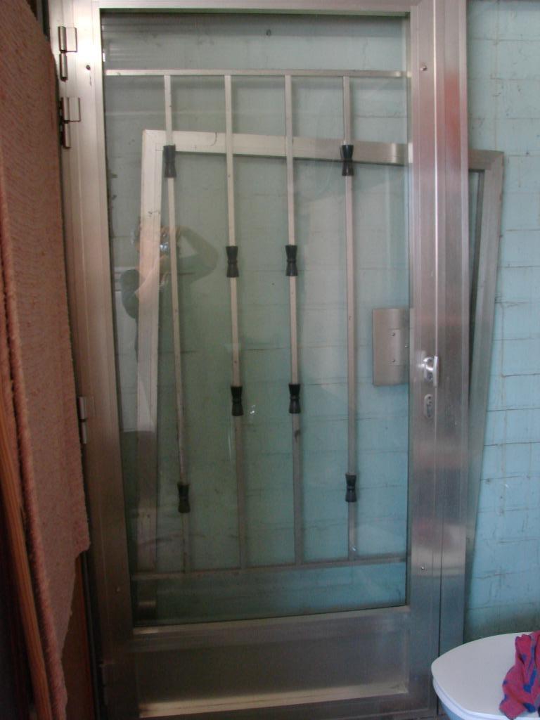 retro: voordeur met venster :alluminium en glas, Doe-het-zelf en Bouw, Ophalen, Gebruikt, Glas, Overige typen