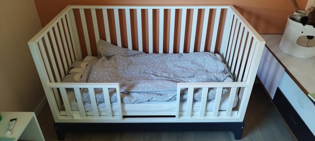 Babybed childhome + aerosleep matras + matrasbeschermer, Kinderen en Baby's, Kinderkamer | Bedden, Ophalen