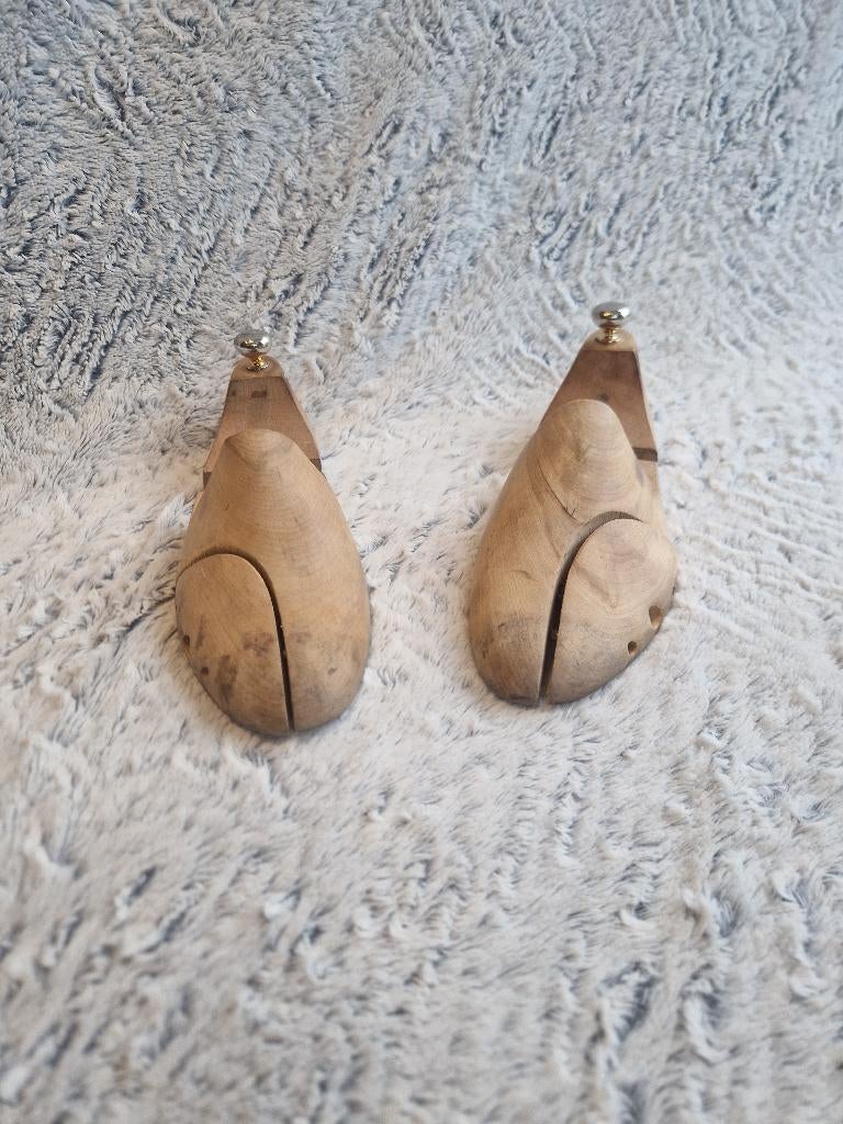 Paire d'embauchoirs bois T44 - tâchés, Chaussures à lacets, Brun, Porté, Bexley