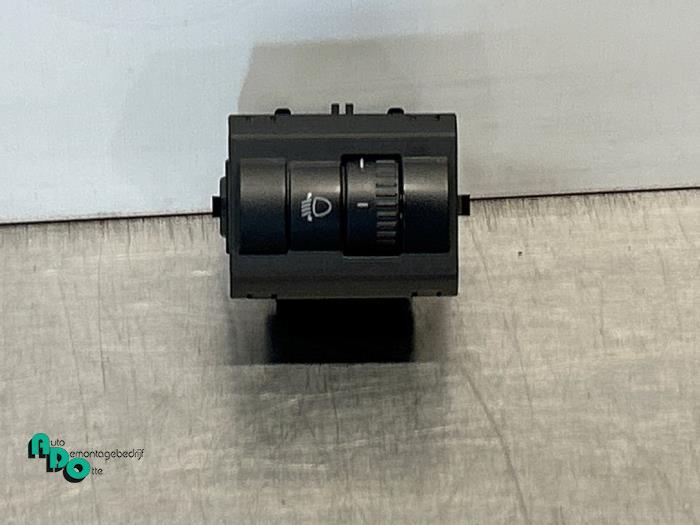 Commutateur phare hauteur réglable d'un Skoda Fabia (Fabia, Autos : Pièces & Accessoires, -, 3 mois de garantie, Utilisé, Skoda