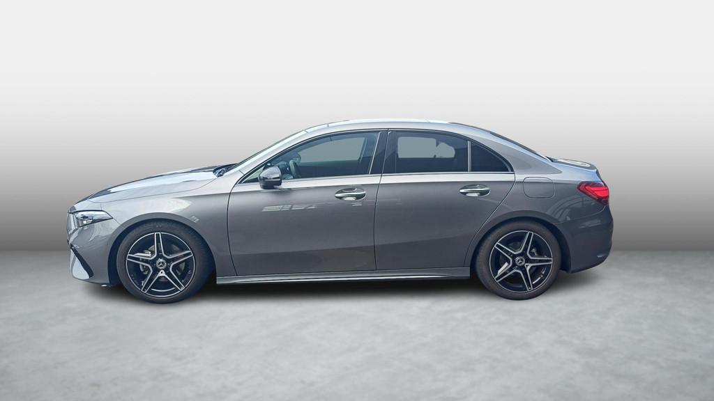 Mercedes-Benz A-Klasse 180 Star Edition Limousine + PANORAMI, Autos, Mercedes-Benz, 100 kW, Achat, 4 portes, Entretenue par le concessionnaire