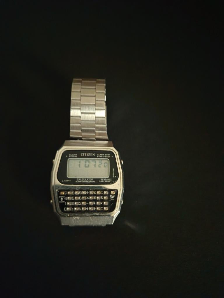 Montre Citizen digital calculator Modele 49-9714, Montre-bracelet, Enlèvement ou Envoi, Citizen, Acier