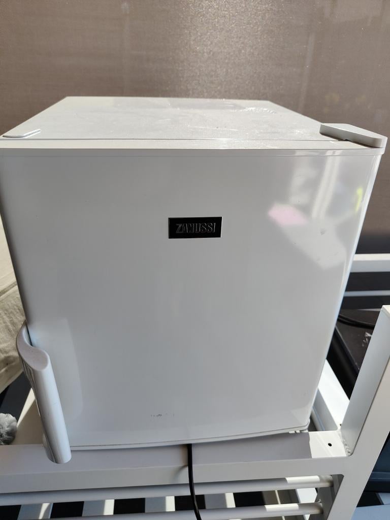 Klein frigo voor de zomer of binnen., Elektronische apparatuur, Ophalen