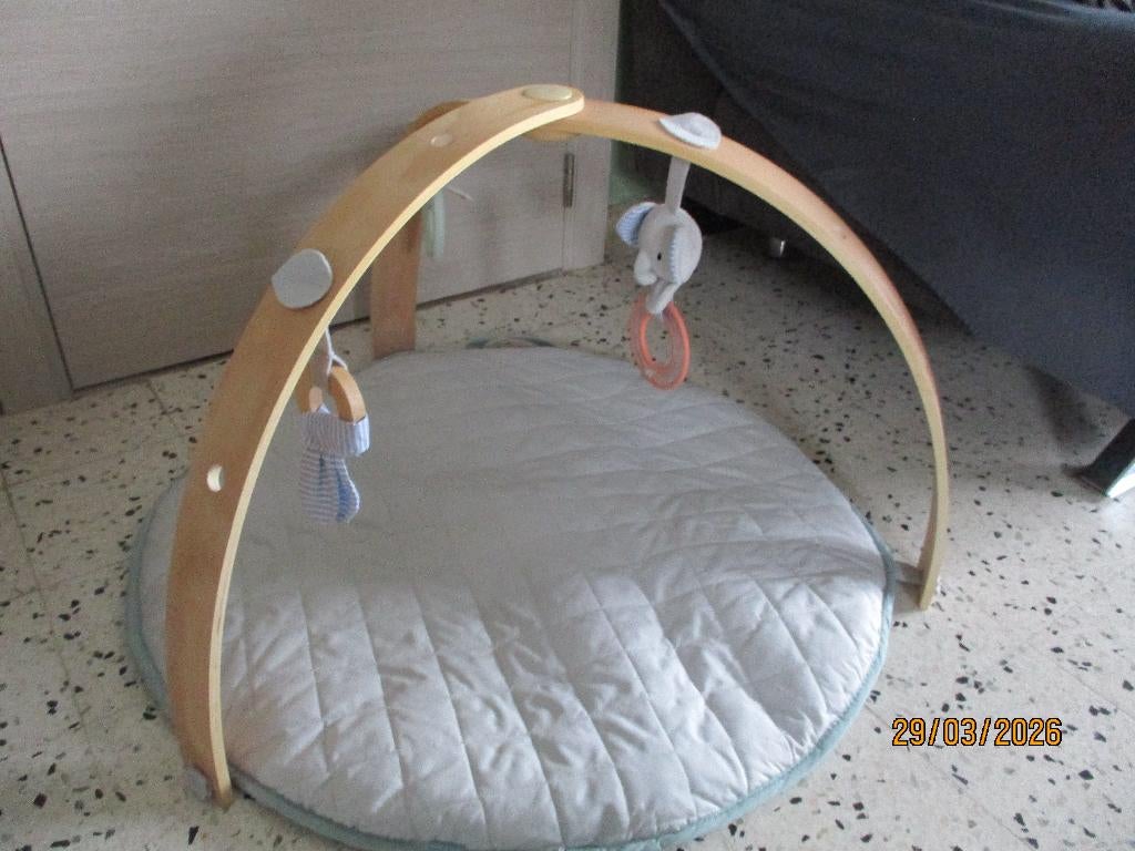 Tapis d'éveil Cozy Spot Ingenuity avec arche de jeux, Enfants & Bébés, Enlèvement ou Envoi, Comme neuf, Autres types