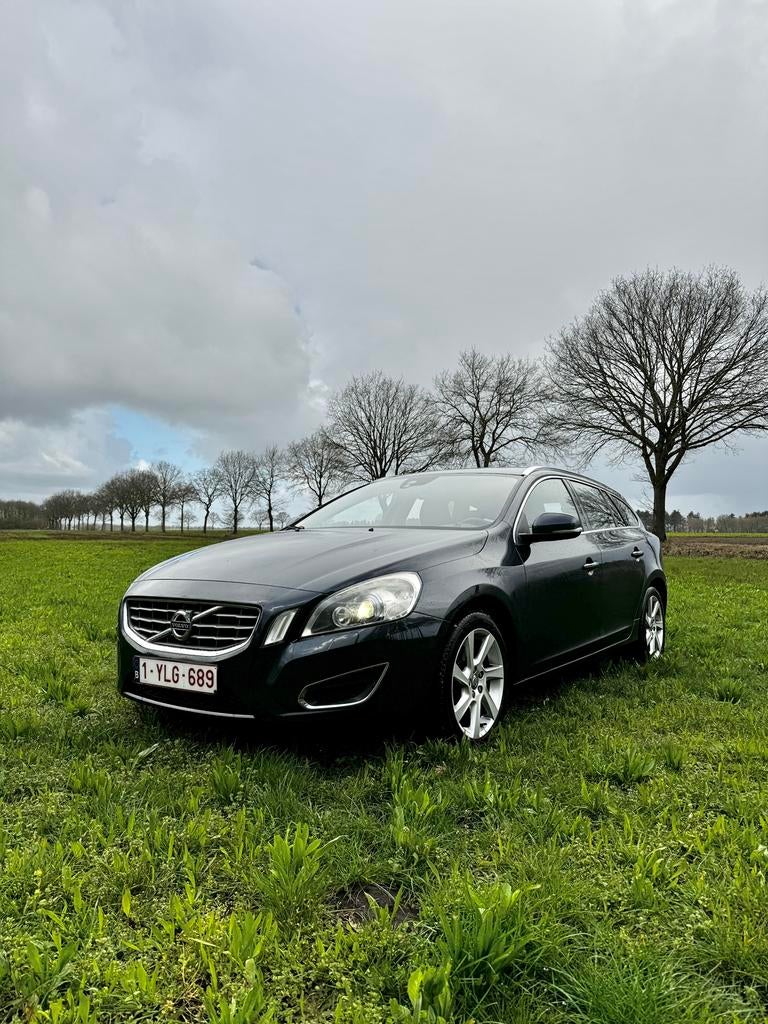 Volvo V60 de 2011 entièrement en cuir,moteur Volvo d'origine, Autos, Volvo, Cuir, Achat, Electronic Stability Program (ESP), Boîte manuelle