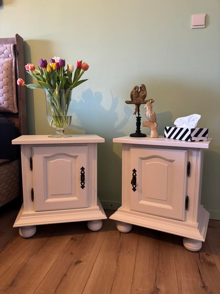 Landelijke brocante nachtkastjes, Huis en Inrichting, Slaapkamer | Nachtkastjes, Ophalen, Zo goed als nieuw