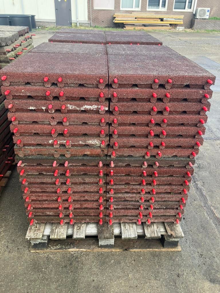 28 vochtdoorlatende rubberen matten 50x50x6,5cm, Tuin en Terras, Tegels en Klinkers, Ophalen