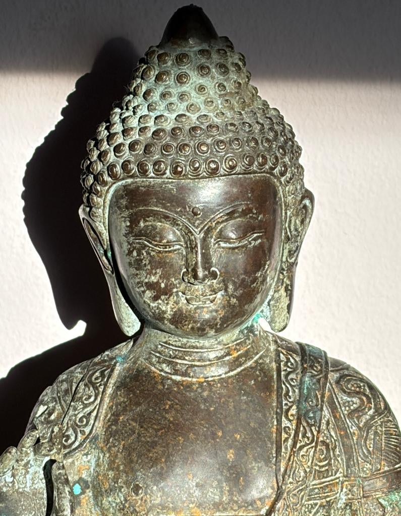 Grote oude Boeddha in gepatineerd brons uit China, Antiek en Kunst, Ophalen of Verzenden