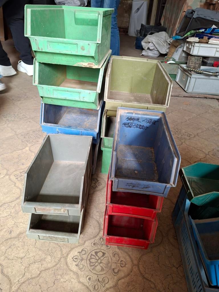 Lots - Bacs de rangement de travail à vendre et à nettoyer
