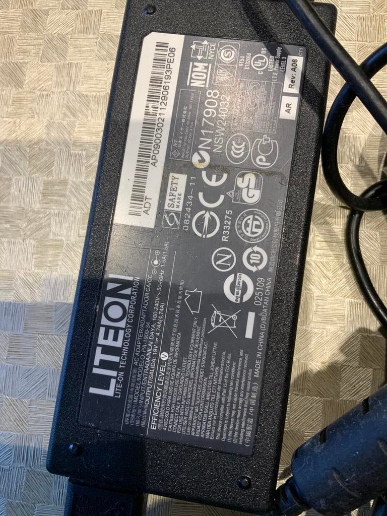 Chargeur universel pour ordinateur portable, Informatique & Logiciels, Chargeurs d'ordinateur portable, Enlèvement, Comme neuf