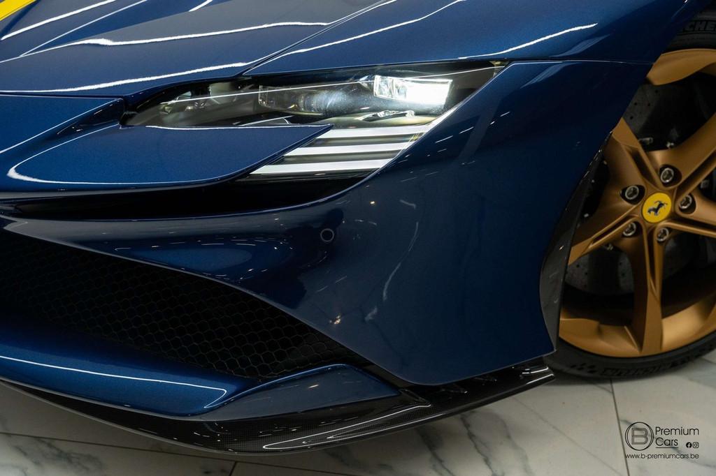 Ferrari SF90 Spider 4.0 V8 F1! PHEV! 10x Carbon / Mega Spec, Auto's, Ferrari, Gebruikt, Cabriolet, Blauw, Alcantara