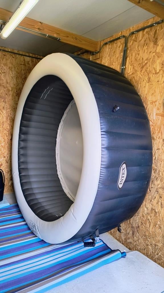 Jacuzzi Intex Pure Spa 250€ Dringend weg wegens plaatsgebrek, Tuin en Terras, Bubbelbaden en Hottubs, Ophalen