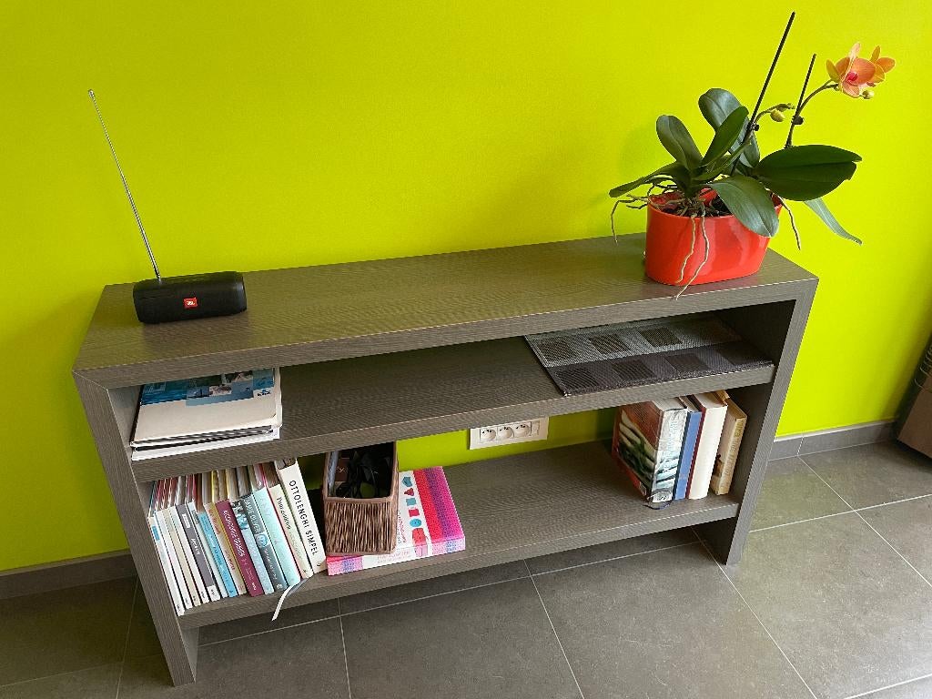 Armoire murale basse moderne, Maison & Meubles, Armoires | Armoires murales, Comme neuf, Enlèvement