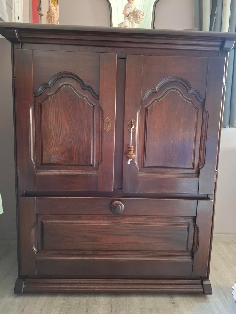 Eiken kast, Enlèvement