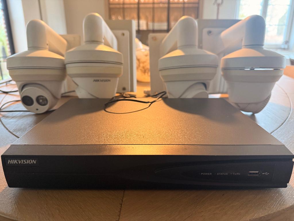 Lot de 4 caméras de surveillance filaire + enregistreur, Ophalen, Zo goed als nieuw, Buitencamera