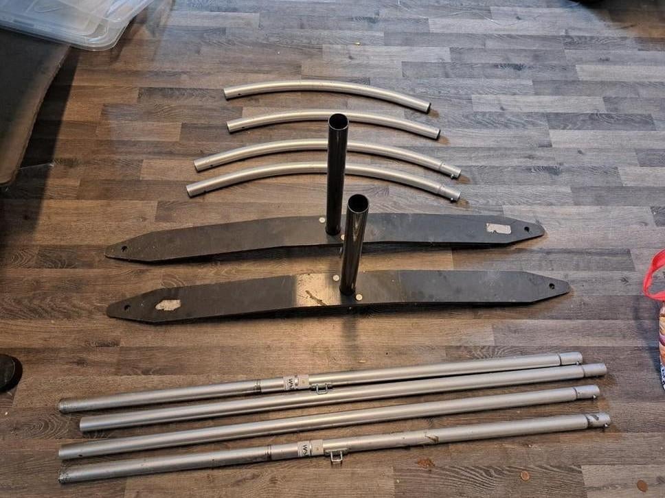 Twee Oriflamme-houders. Groot formaat. Kruisvoet, Zakelijke goederen, Kantoor en Winkelinrichting | Onderdelen, Ophalen