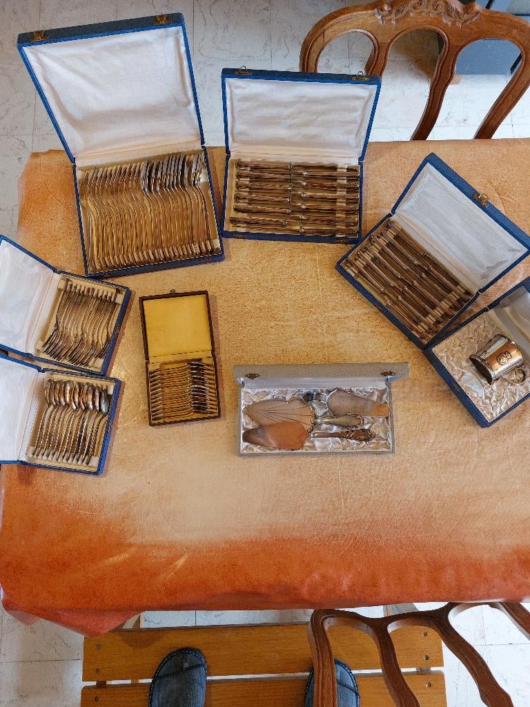 Verzilverd bestek 90, Ophalen