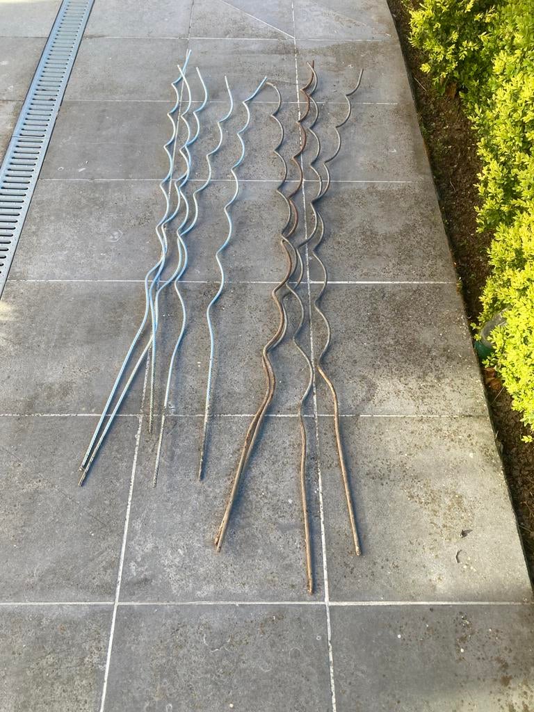 Tomaten stokken, Ophalen, Zo goed als nieuw